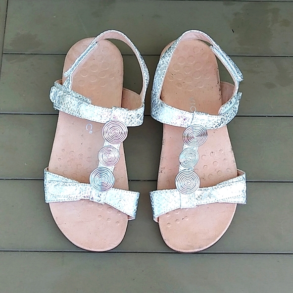 VIONIC Sandals - Picture 12 of 12